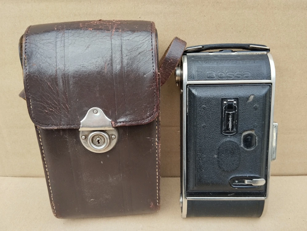 Starý fotoaparát Voigtlander BESSA + pouzdro