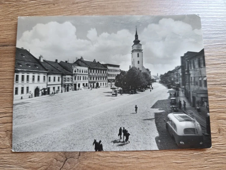 VELKÉ MEZIŘÍČÍ – náměstí, kostel, autobus, stará pohlednice