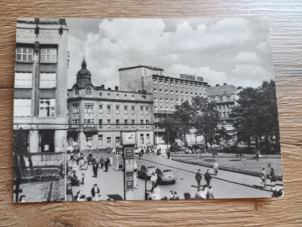 OSTRAVA – náměstí Vítězného února, hotel Ostrava, auta 1952
