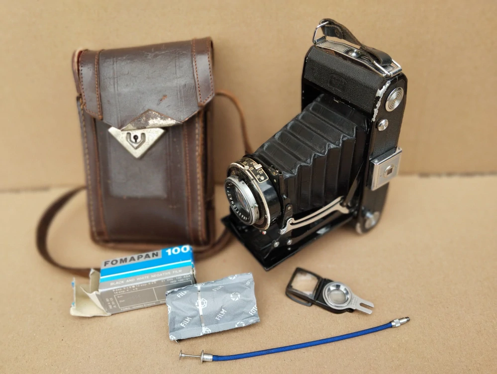 Zeiss Ikon 515/2 – Novar Anastigmat 4,5/11 cm + příslušenství č.55