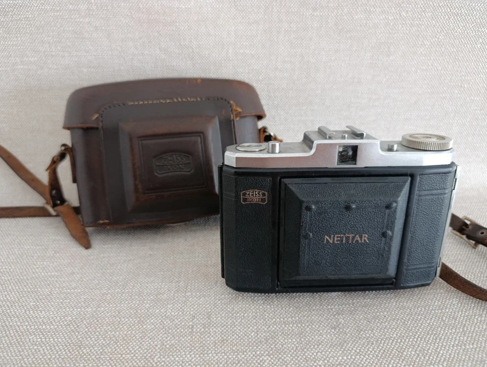 Zeiss Ikon Nettar – historický měchový fotoaparát s pouzdrem č.57