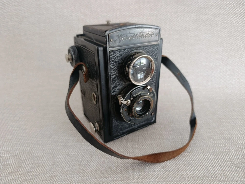 Starý fotoaparát Voigtländer Brillant – Voigtar Anastigmat, Singlo č.60