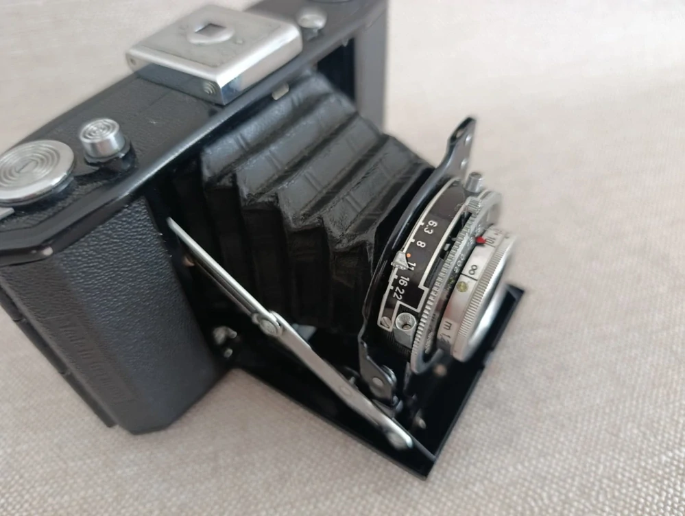 Starý fotoaparát Zeiss Ikon Nettar 515/16 – Novar-Anastigmat 6,3/75 + pouzdro č.61