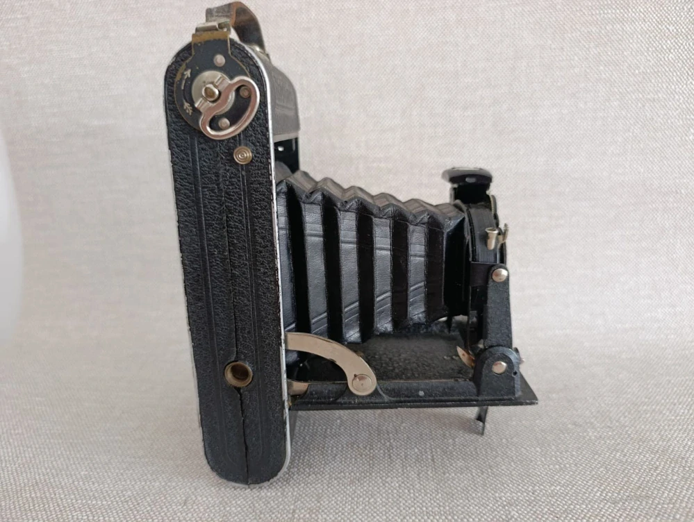 Starý měchový fotoaparát Voigtländer – Voigtar 1:7,7 - č.62