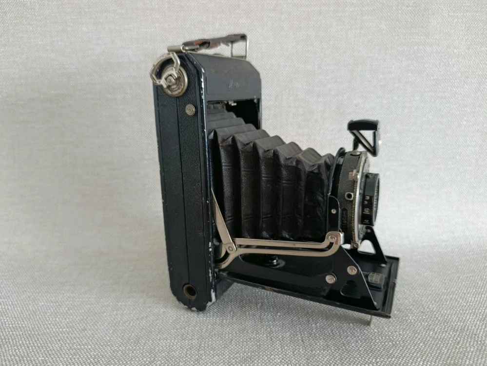 Starožitný měchový fotoaparát Zeiss Ikon Tessar 4,5/10,5 cm č.75