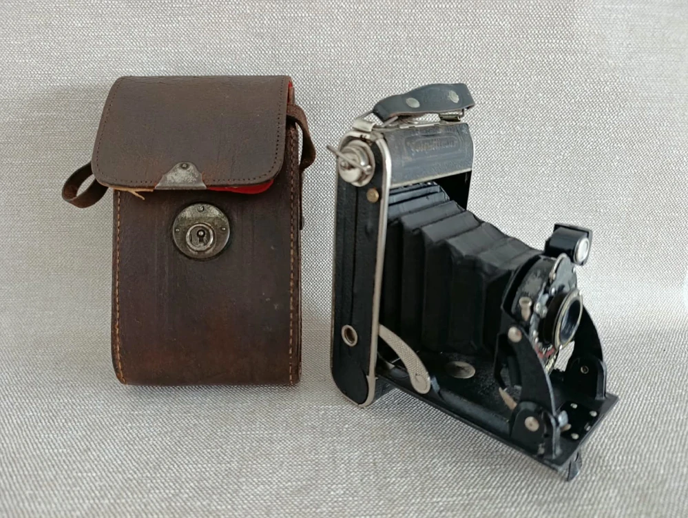 Voigtländer Bessa – Voigtar 1:6,3, starý měchový fotoaparát s pouzdrem č.77