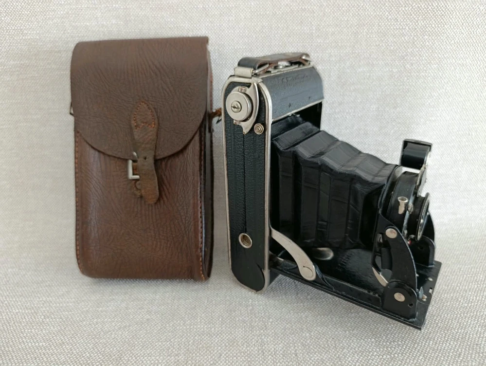 Starožitný měchový fotoaparát Voigtländer Bessa Voigtar + pouzdro č.80
