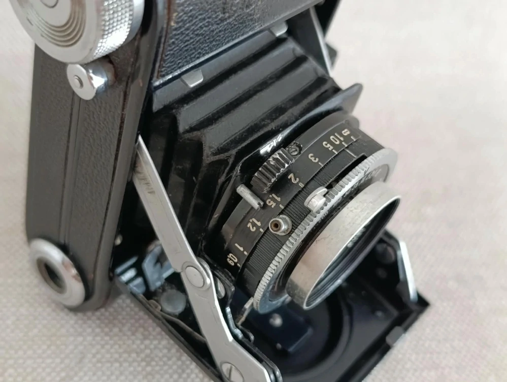Historický měchový fotoaparát Bettina – Zeiss Tessar 3,5/50 Cudor č.87