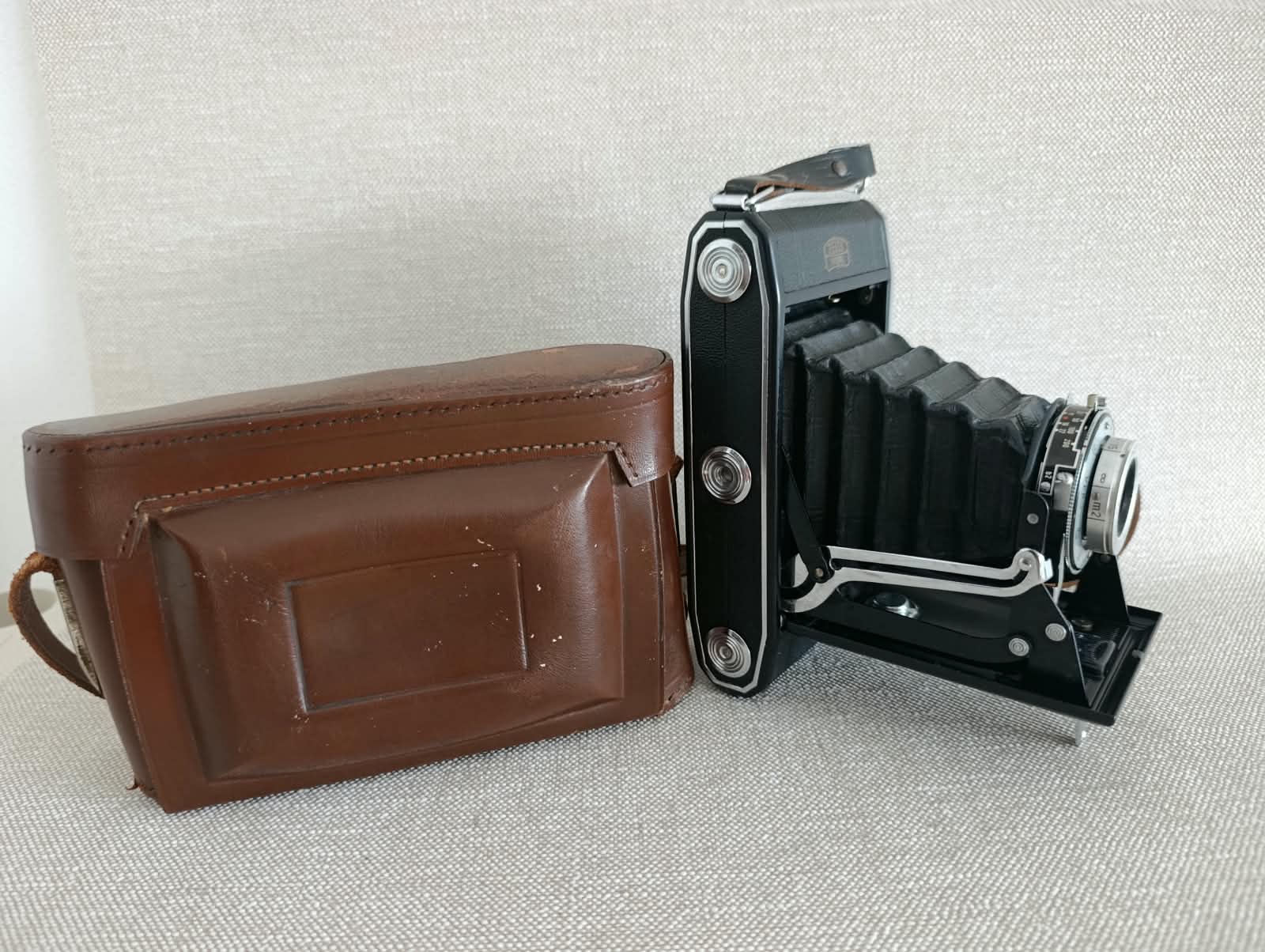 Starý měchový fotoaparát Zeiss Ikon Novar-Anastigmat 6,3/105 Vero + orig. pouzdro č.102