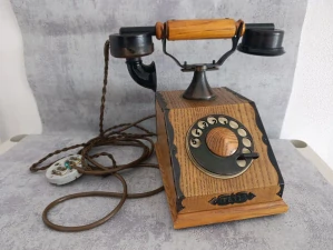 Retro telefon TESLA Cs20 dřevěný – Československo 1979 – originál, pěkný stav