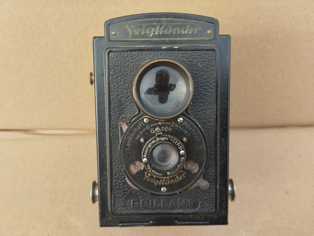 Starý fotoaparát Voigtländer Brillant s pouzdrem