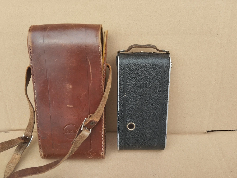 Starý fotoaparát Voigtländer, měchový s pouzdrem