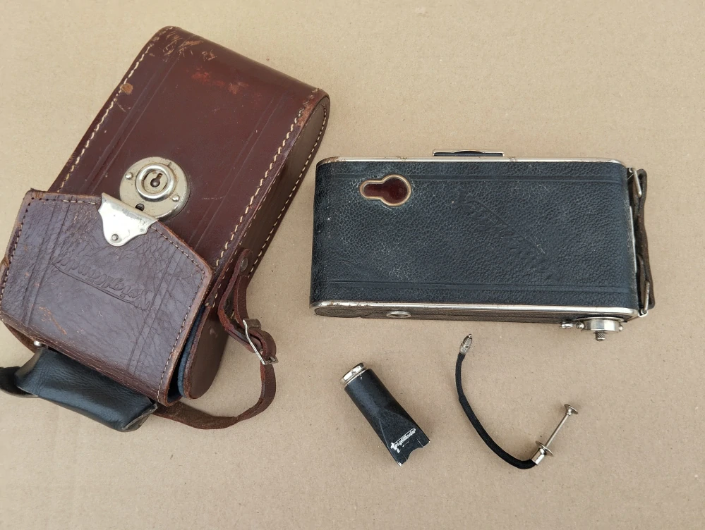 Starý měchový fotoaparát Voigtländer Bessa + pouzdro