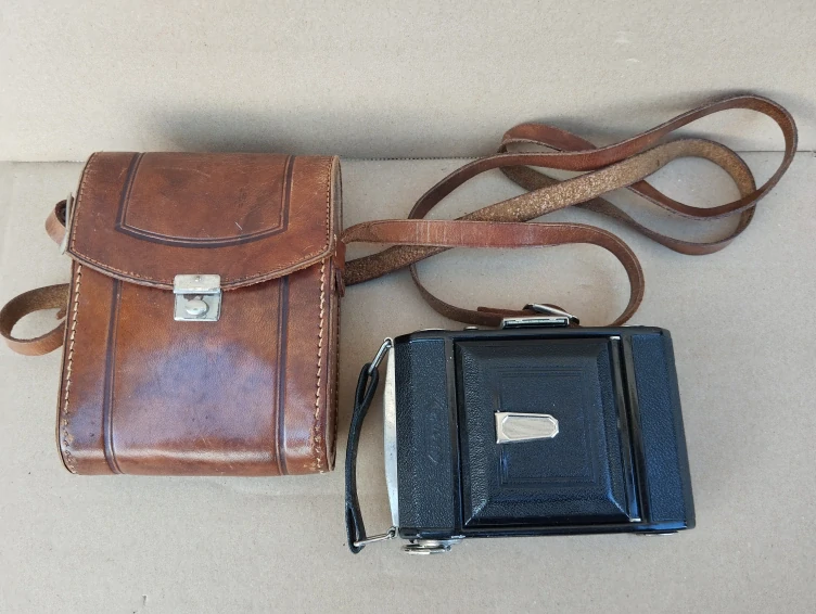 Starý fotoaparát Zeiss Ikon Ikonta + kož.pozdro