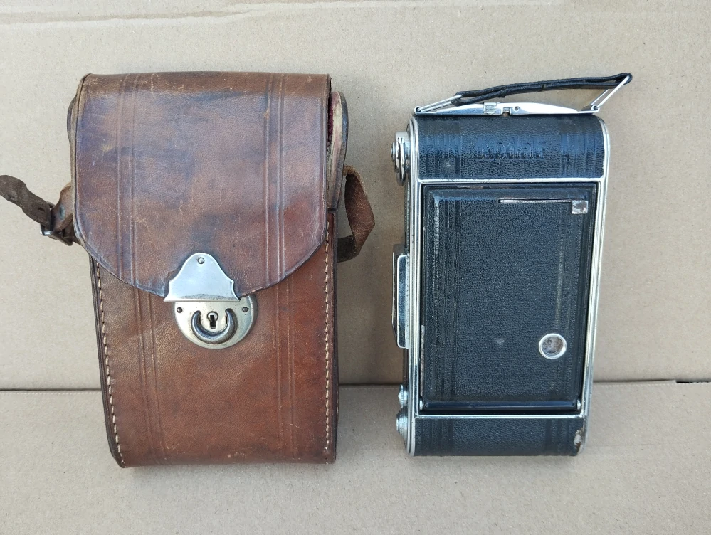 Starý fotoaparát Kodak Junior 620+ poudro