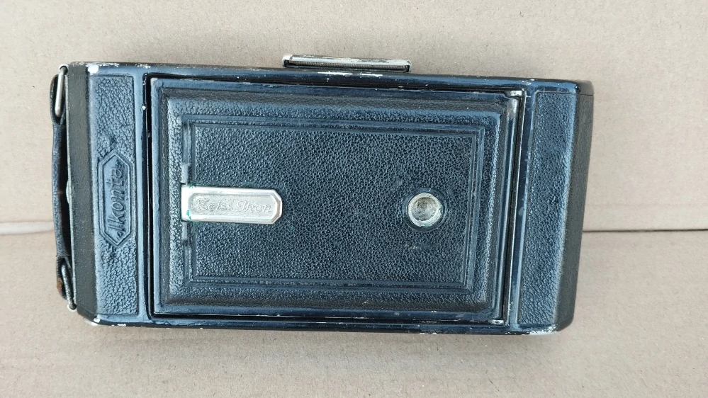 Starý německý měchový fotoaparát Zeiss Ikon Ikonta 520/2 6x9 Compur