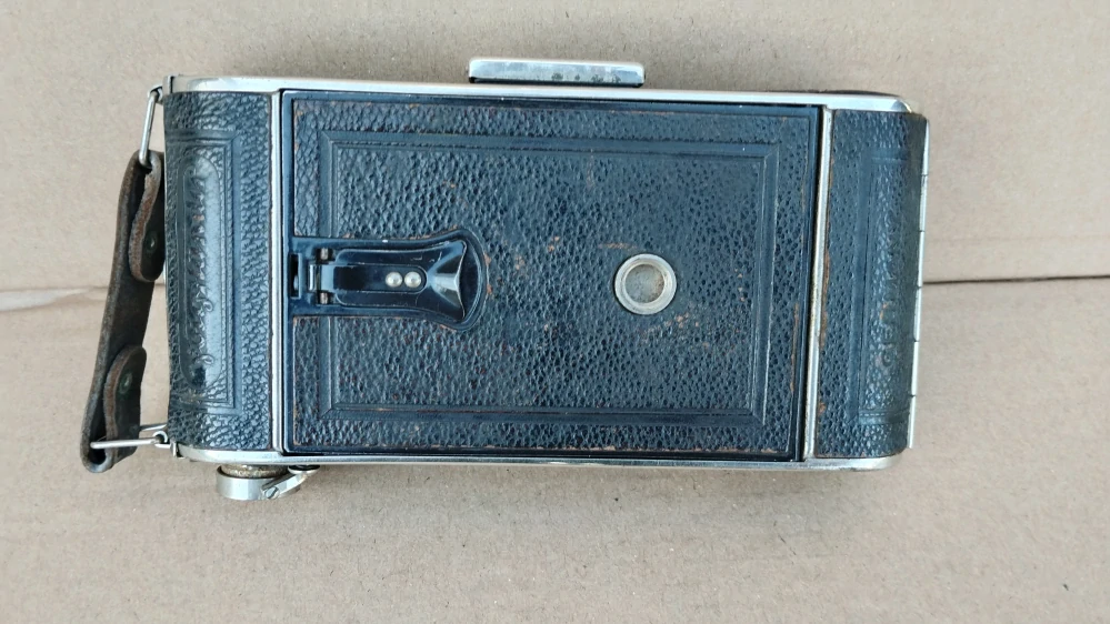 Starý měchový fotoaparát Voigtländer Bessa 6x9 Embezet Voigtar ca 1930