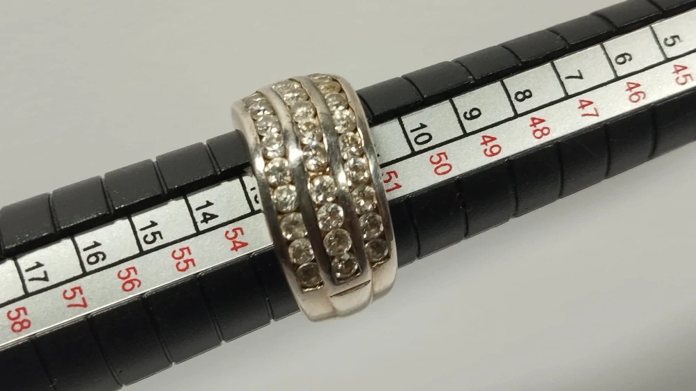 Starý stříbrný prsten s kamínkama vel.52