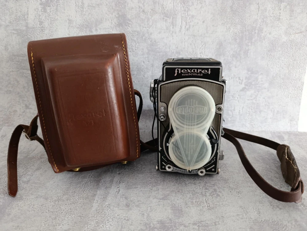 Starý fotoaparát Meopta Flexaret Automat – vintage, Československo