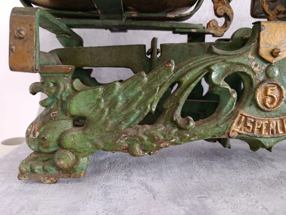 Starožitná figurální litinová váha Draci J.Sperling 5 Kg, rok 1936