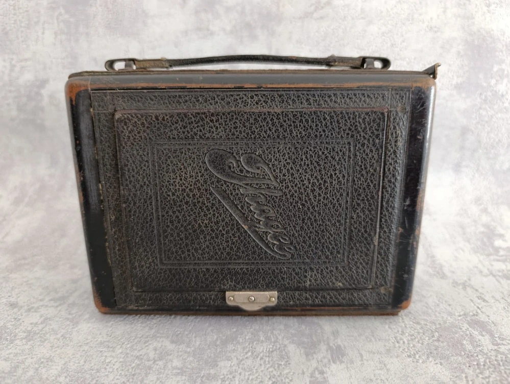 Historický velký měchový fotoaparát zn. Ihagee Chronos