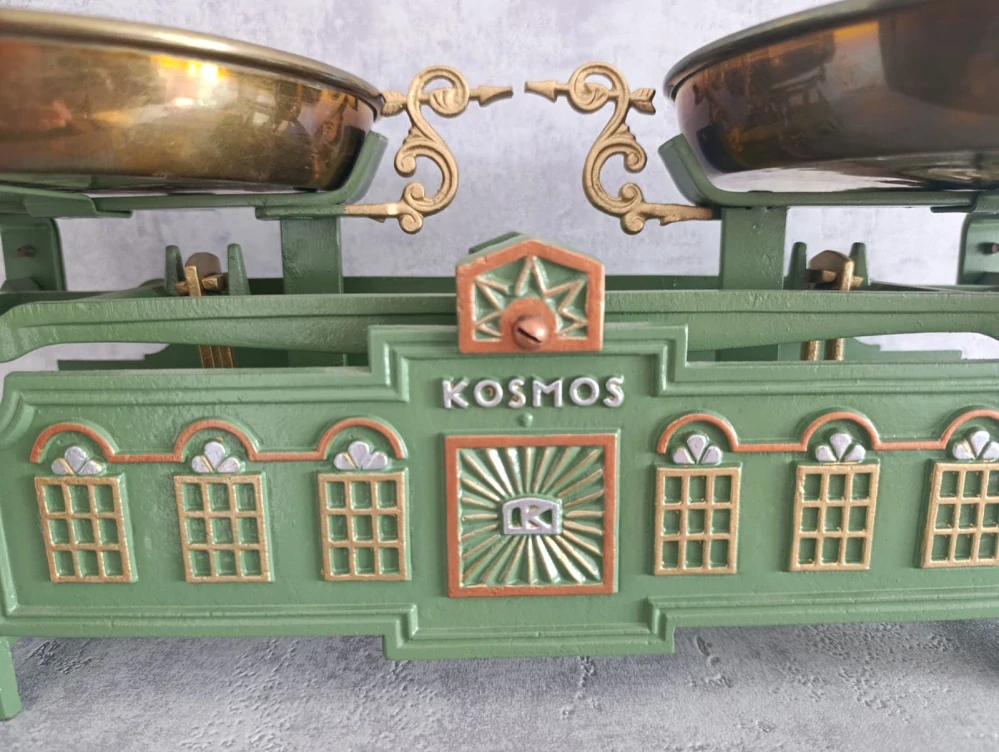 Krásné starožitné váhy KOSMOS po renovaci. Původní misky.,