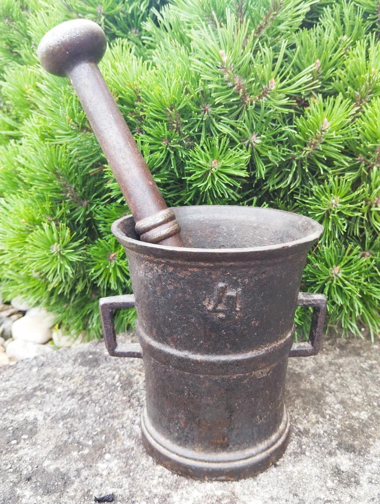 Zajímavý a velmi starý starý hmoždíř č.4 s uchy  - Komisní prodej -