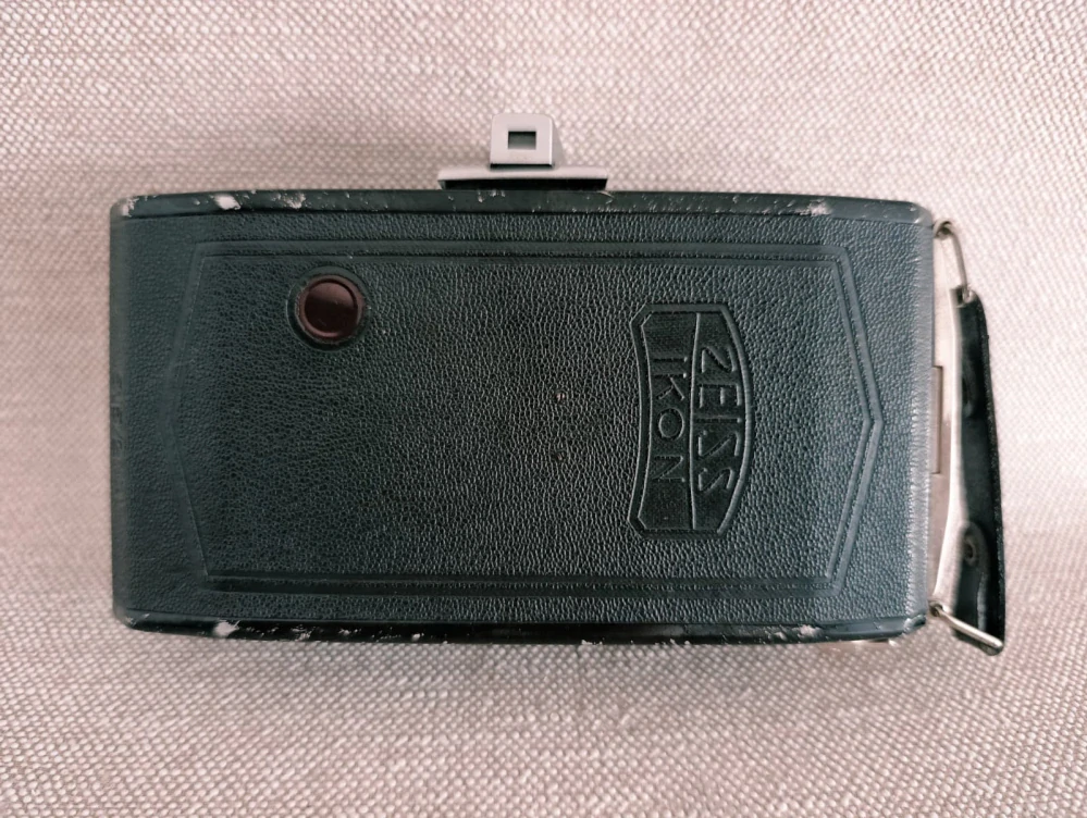 Starý měchový fotoaparát Zeiss Ikon Nettar 6×9 – objektiv 1:4,5 f=11 cm (č.52)
