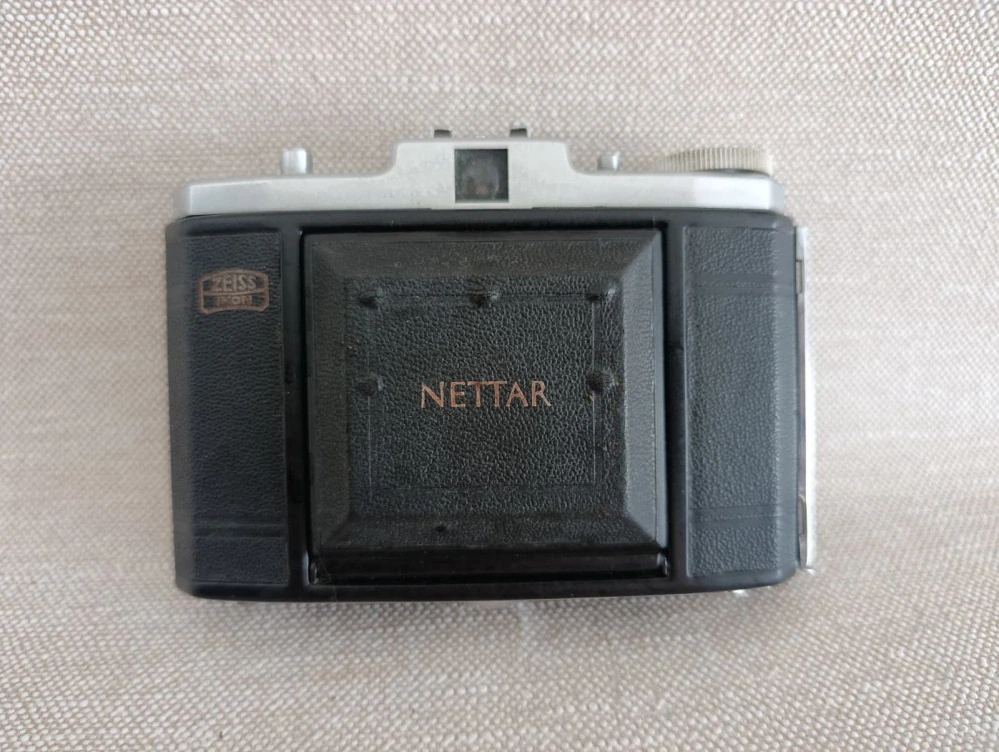 Zeiss Ikon Nettar – historický měchový fotoaparát s pouzdrem č.57