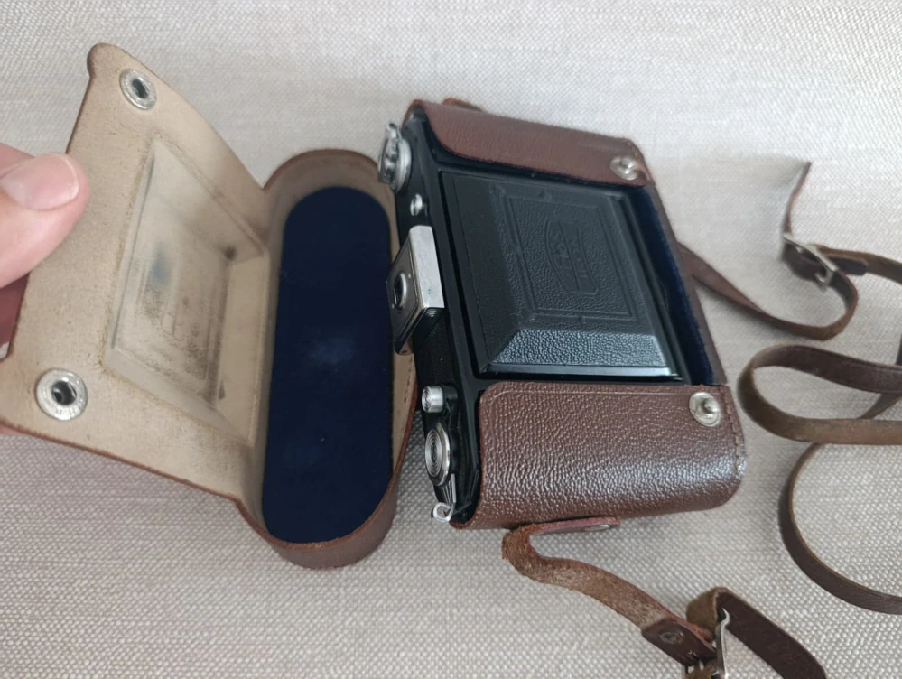 Starý fotoaparát Zeiss Ikon Nettar 515/16 – Novar-Anastigmat 6,3/75 + pouzdro č.61