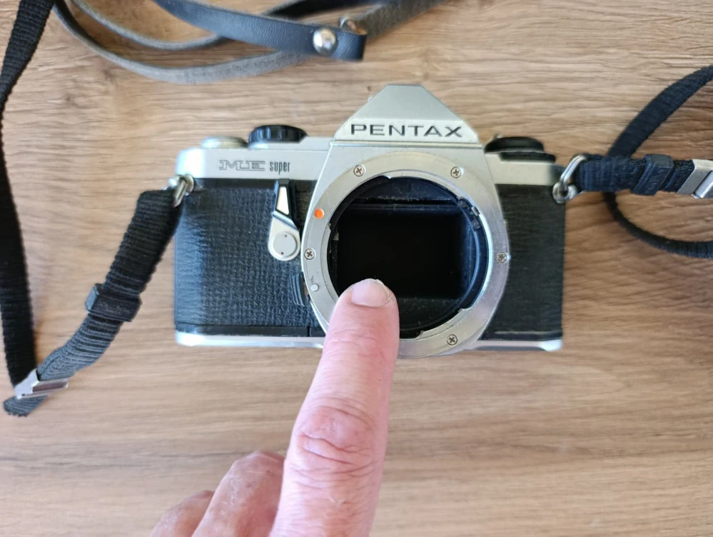 Staré fotoaparáty a příslušenství – nekompletní, nefunkční, na díly č.65