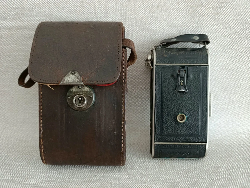 Voigtländer Bessa – Voigtar 1:6,3, starý měchový fotoaparát s pouzdrem č.77