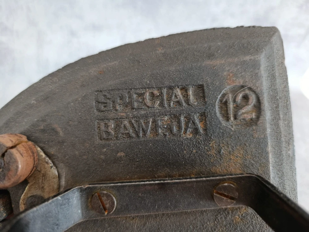 Atypická stará žehlička BAWEJA TESTED SPECIAL 12