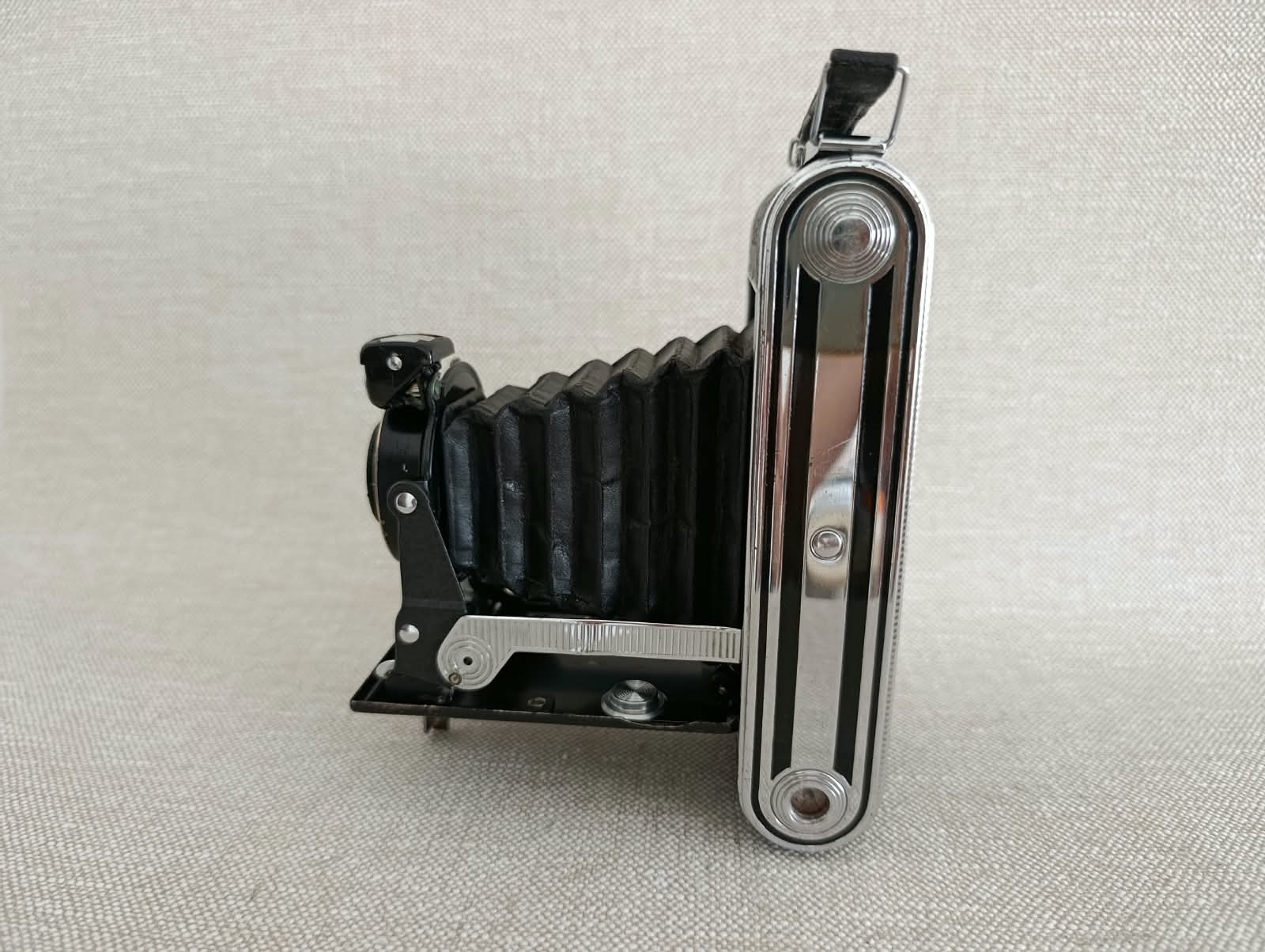 Kodak Junior 620 – měchový fotoaparát, pouzdro + starý film č.104