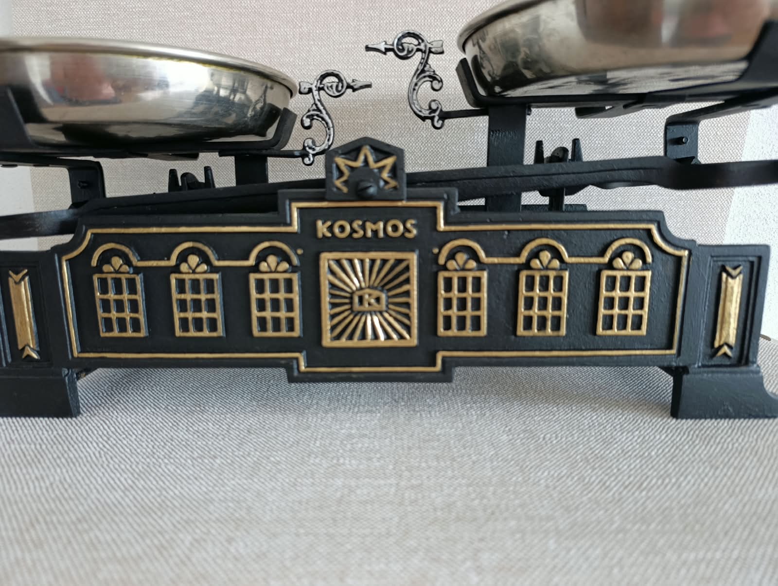 Starožitné váhy KOSMOS 5 kg – po renovaci. ČSSR