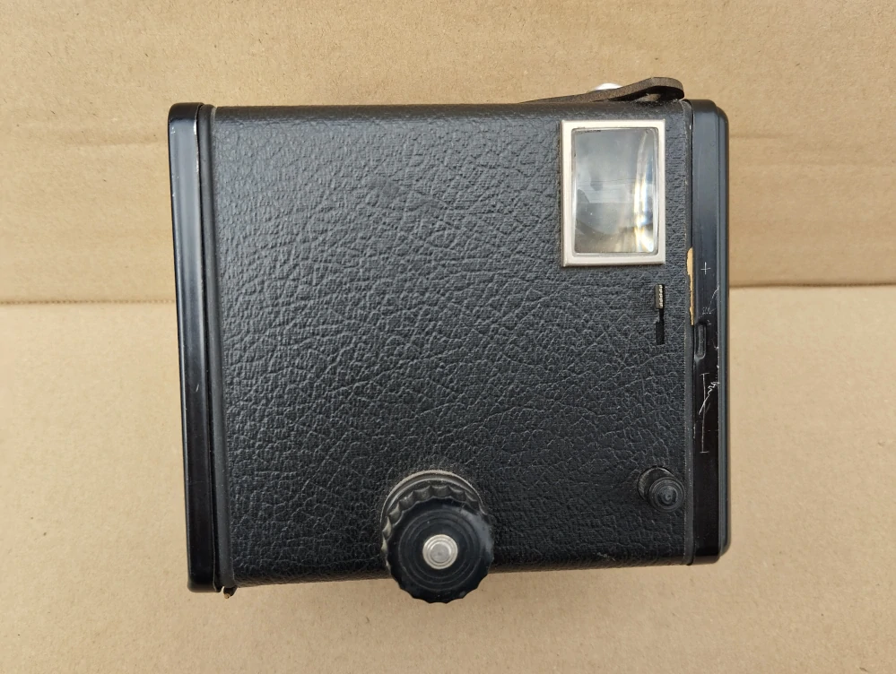 Starý fotoaparát Kodak Brownie Six - 20