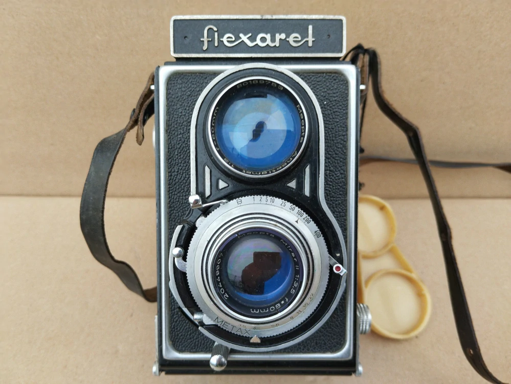Starý fotoaparát Flexaret s kož.pouzdrem