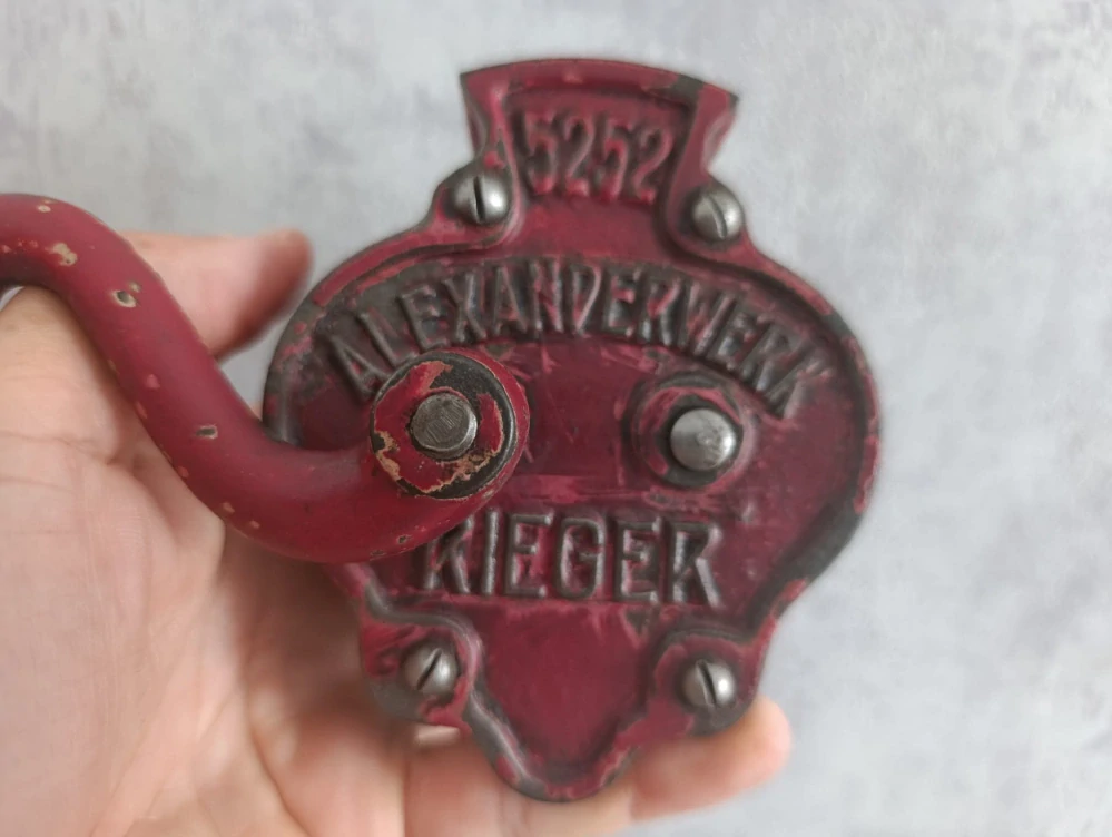 Zachovalý mlýnek zřejmě na fazolové lusky ALEXANDERWERK, pův.barva
