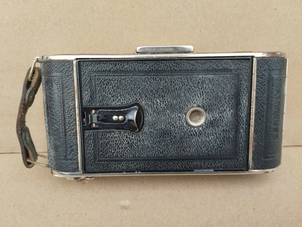 Starý měchový fotoaparát Voigtländer Bessa + pouzdro