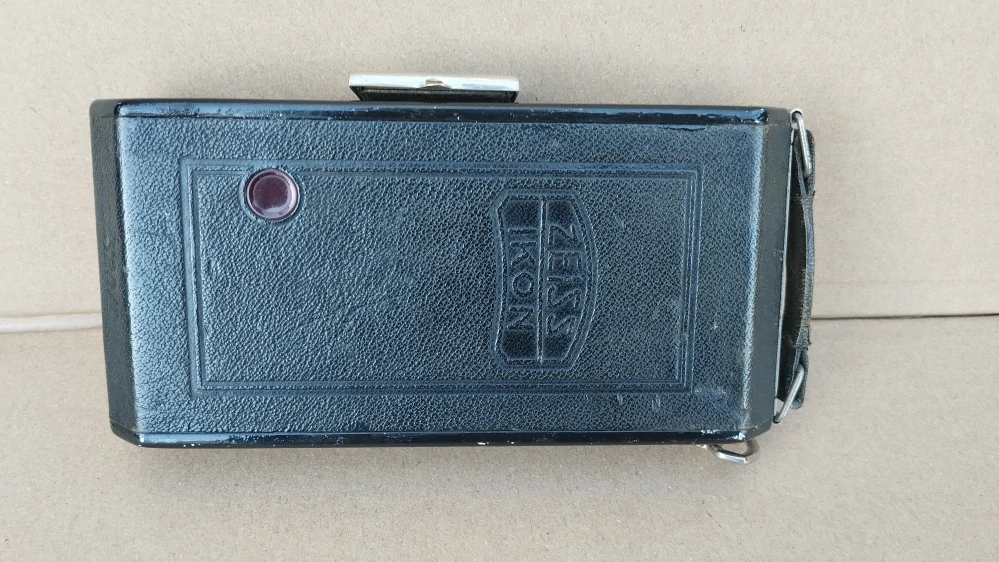 Starý německý měchový fotoaparát Zeiss Ikon Ikonta 520/2