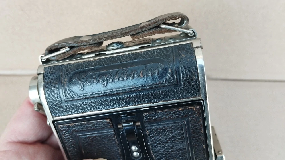 Starý měchový fotoaparát Voigtländer Bessa 6x9 Embezet Voigtar ca 1930