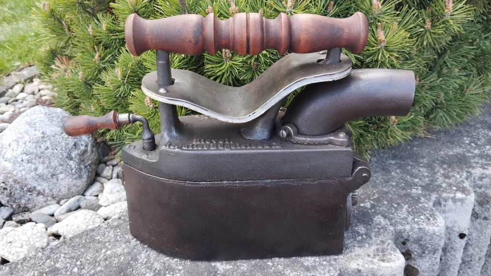 Obrovská velmi stará KOMÍNOVÁ žehlička D.R.GM. 10,37kg!