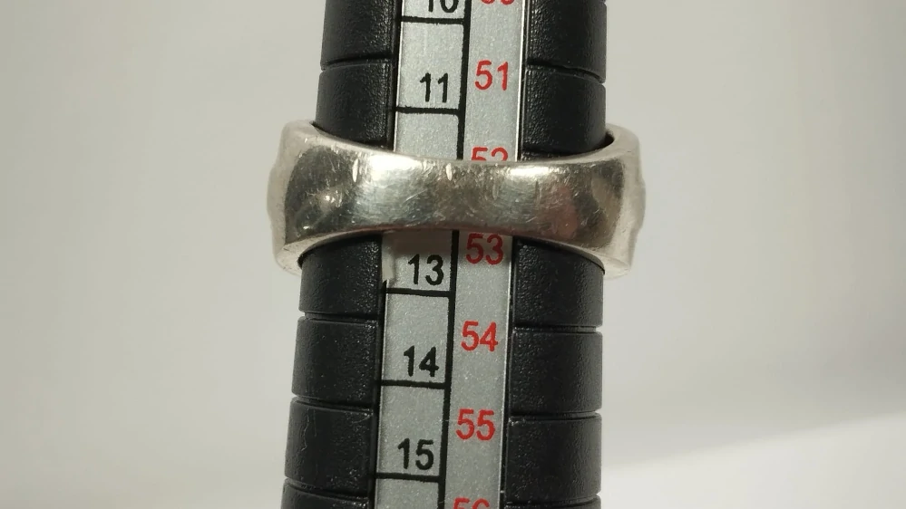 Starý stříbrný prsten s kamínkama vel.52