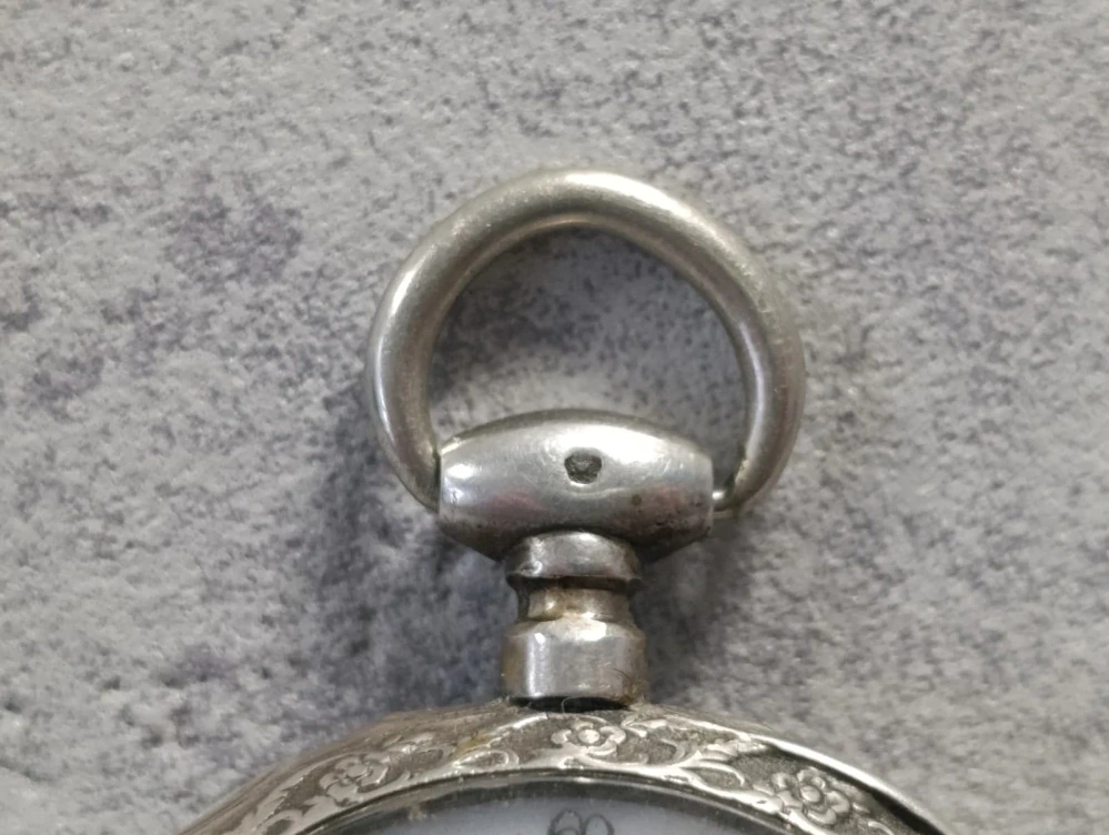 Starožitné kapesní hodinky – klíčovky, stříbro