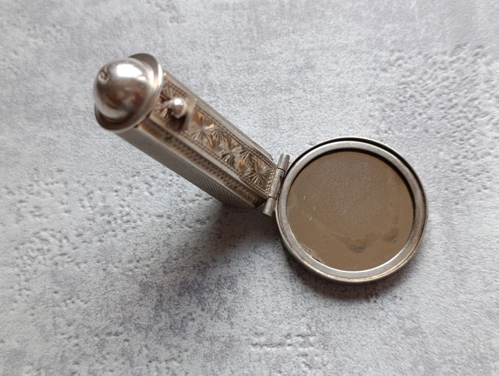 Starožitná stříbrná obal 900/1000 se zrcátkem – elegantní art deco pouzdro