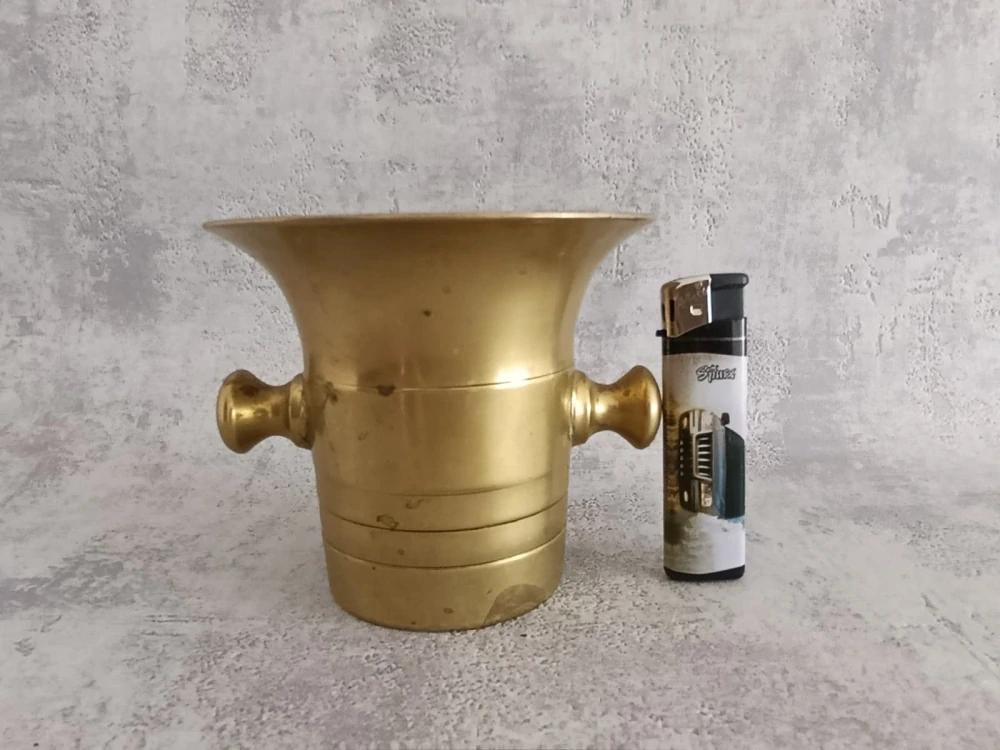 Starožitný mosazný hmoždíř s tloukem č. 8 – masivní mosaz, 1,6 kg | vintage dekorace do kuchyně, chalupy či sbírky