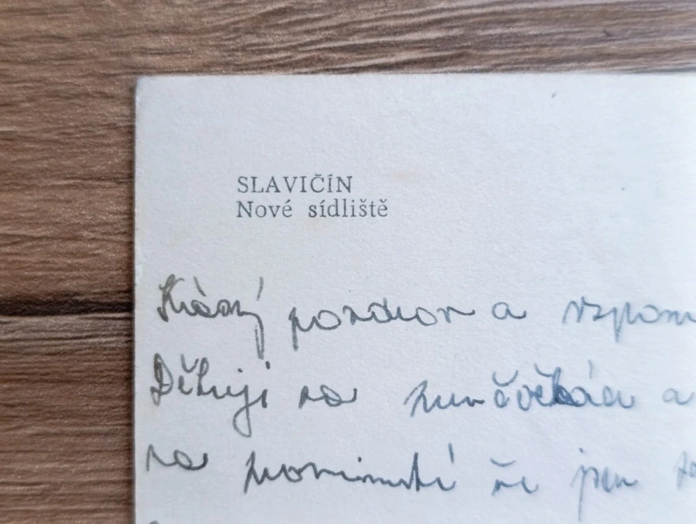 SLAVIČÍN – nové sídliště, domy a děti – stará pohlednice ČSSR