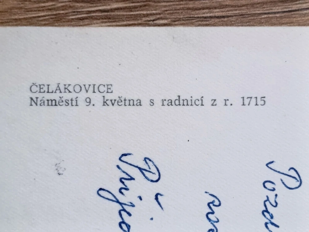 ČELÁKOVICE – náměstí 9. května, radnice z roku 1715 – pohlednice