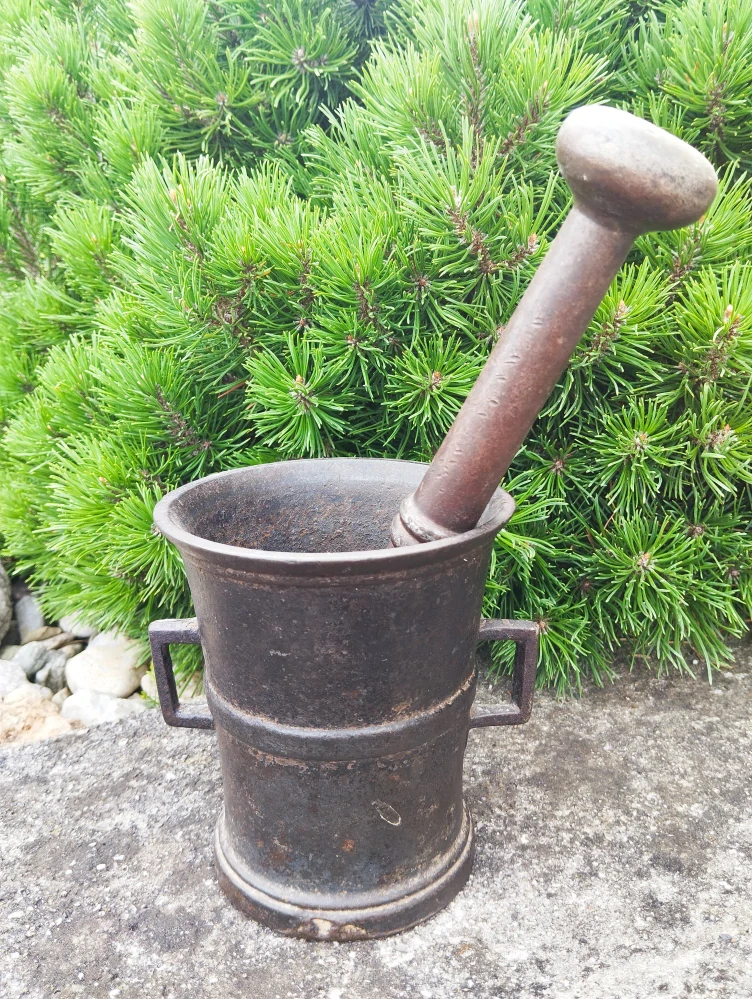 Zajímavý a velmi starý starý hmoždíř č.4 s uchy  - Komisní prodej -