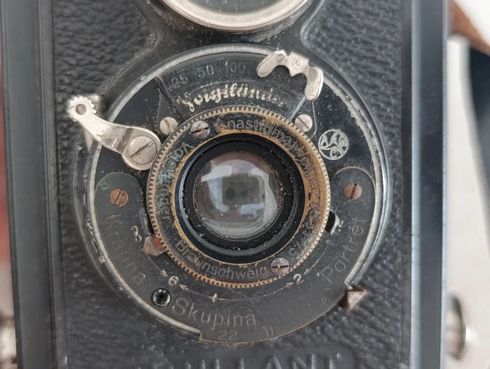 Starý fotoaparát Voigtländer Brillant – Voigtar Anastigmat, Singlo č.60
